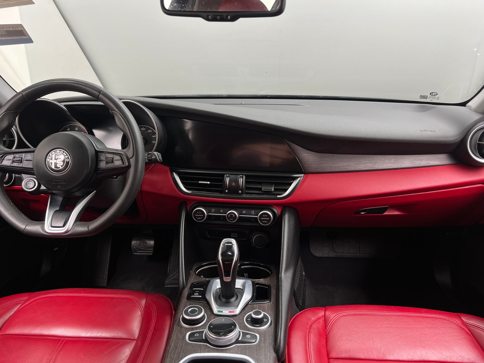 Thumbnail: 2021 Alfa Romeo Giulia - 2