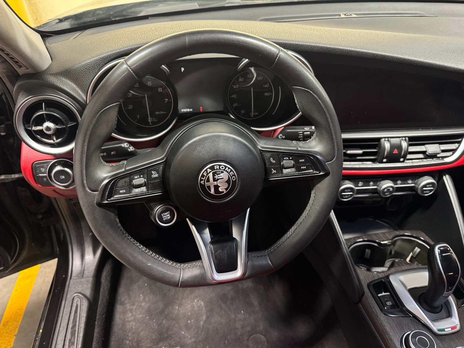 Thumbnail: 2021 Alfa Romeo Giulia - 4