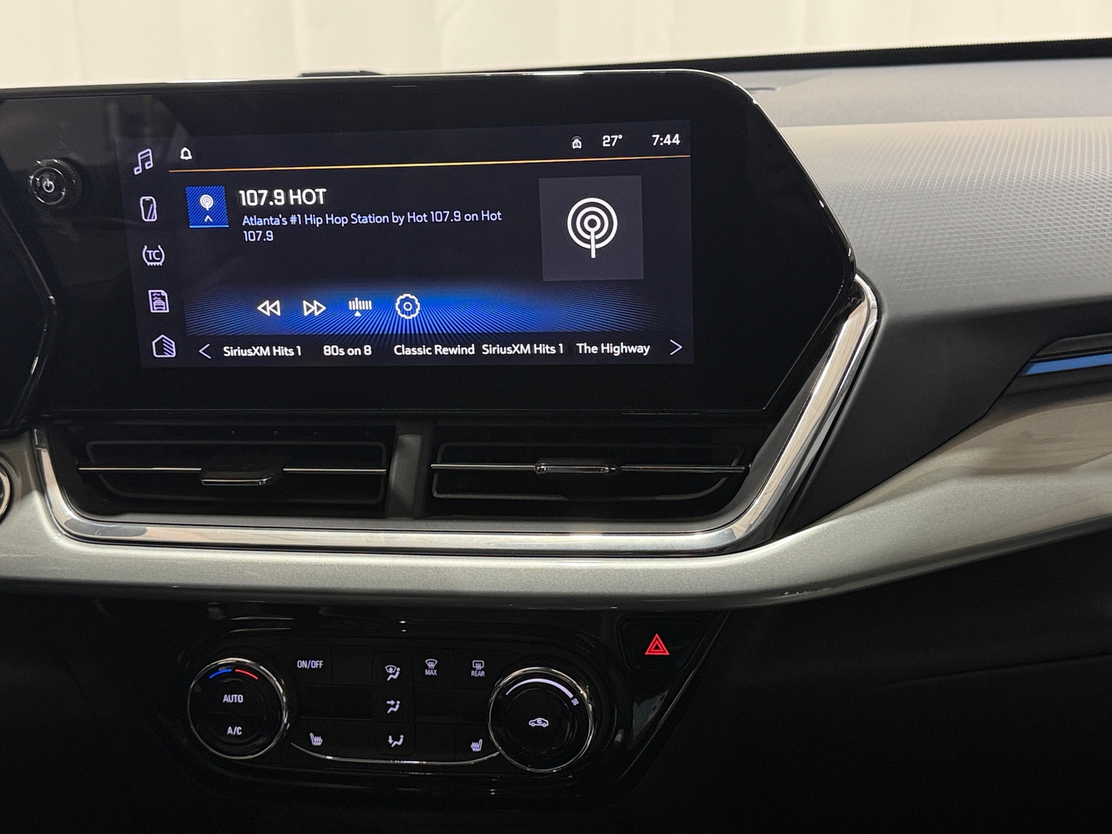 Thumbnail: 2025 Chevrolet Trax - 4