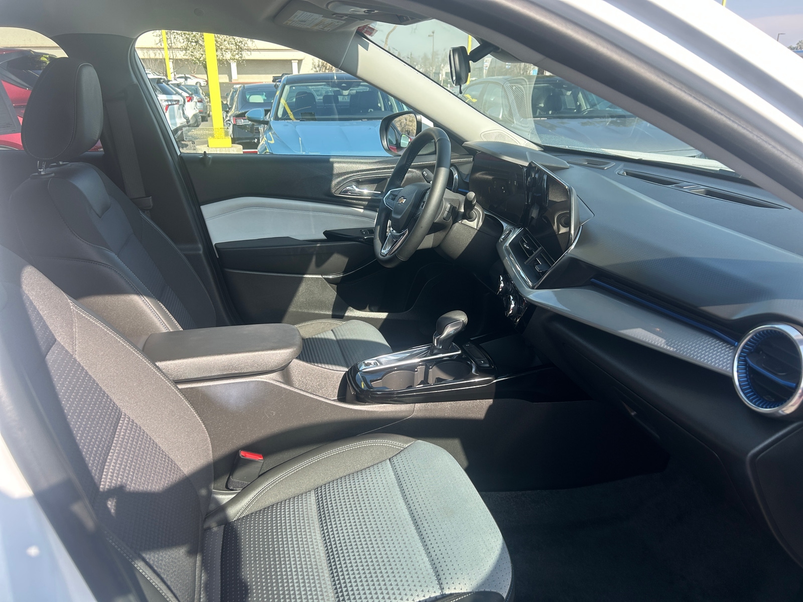 Thumbnail: 2025 Chevrolet Trax - 2