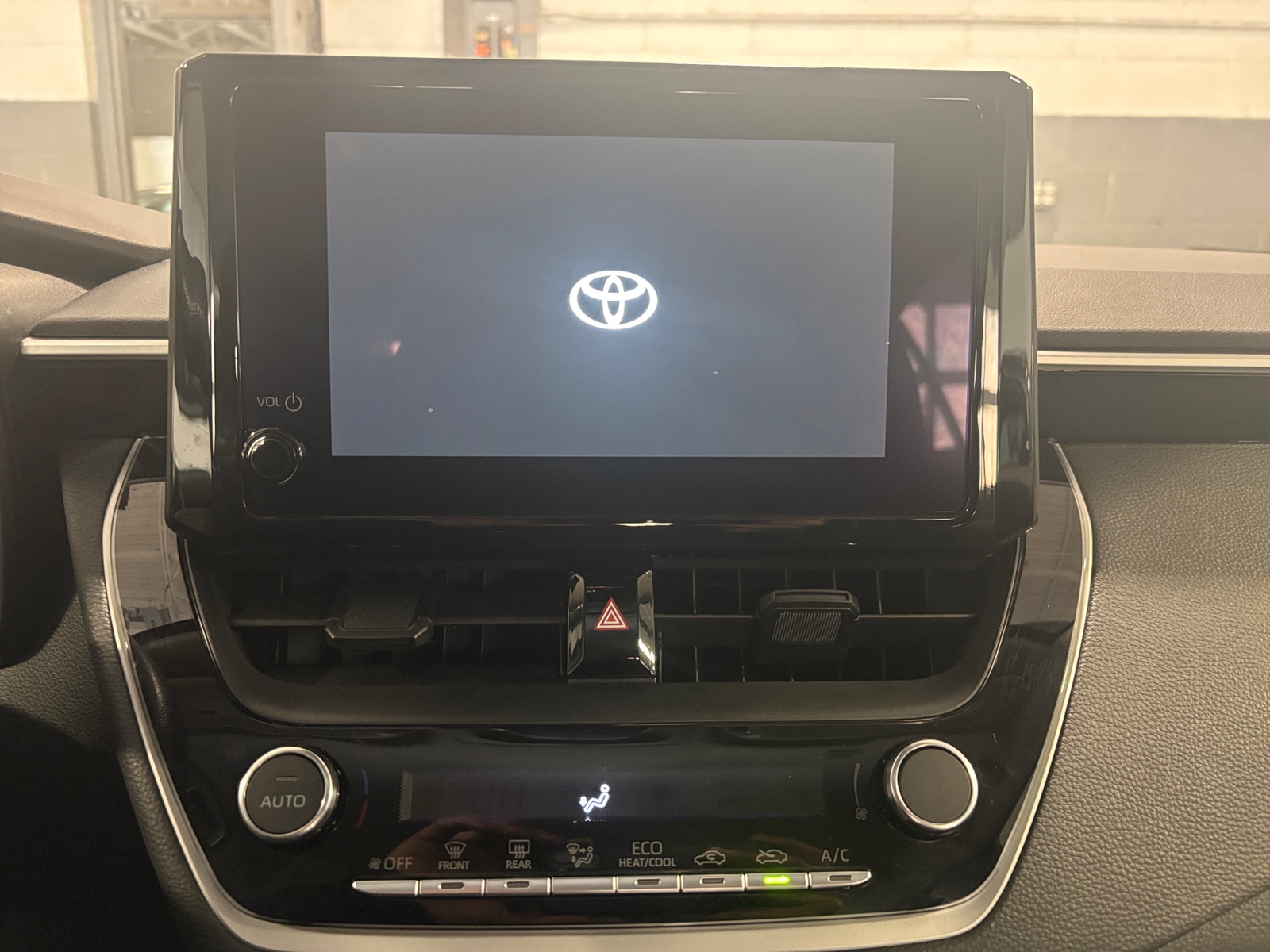 Thumbnail: 2025 Toyota Corolla - 4