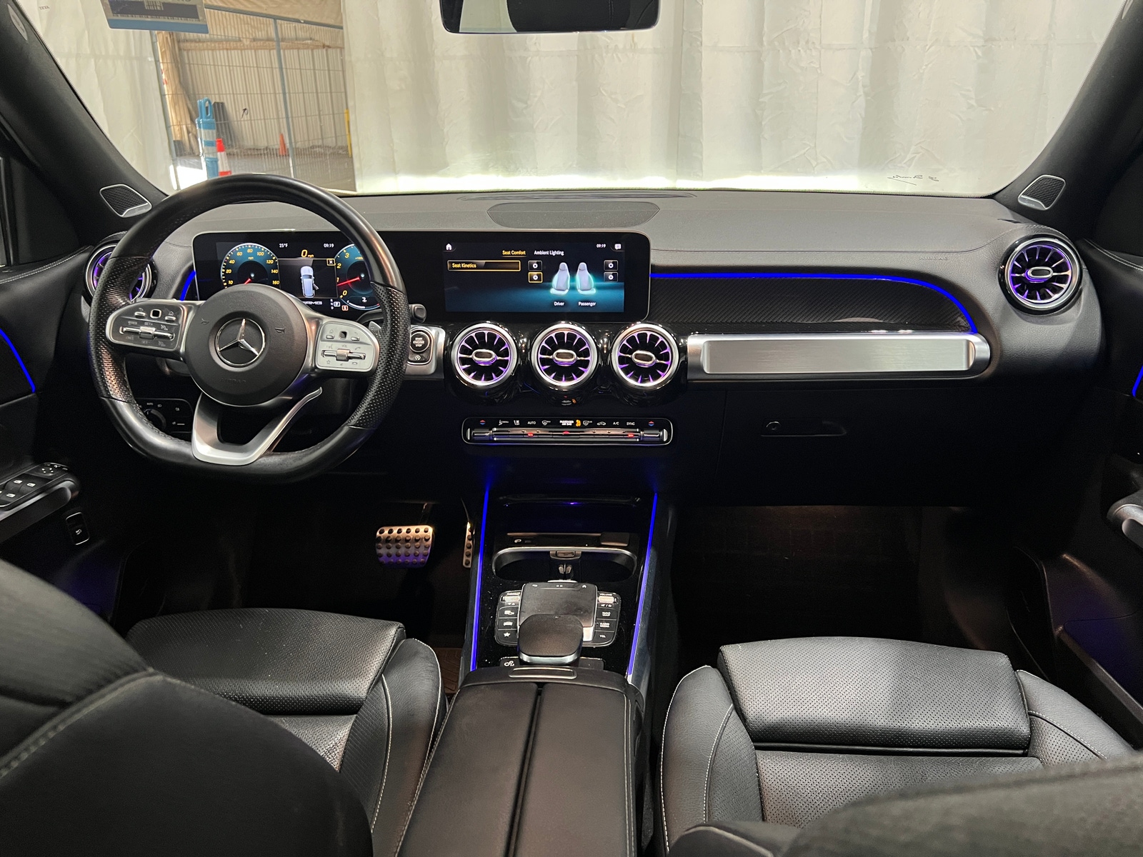 Thumbnail: 2021 Mercedes-Benz GLB - 2