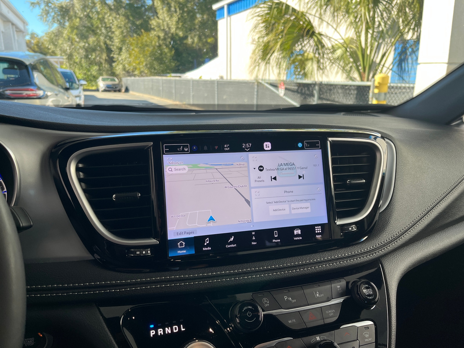 Thumbnail: 2025 Chrysler Pacifica - 4