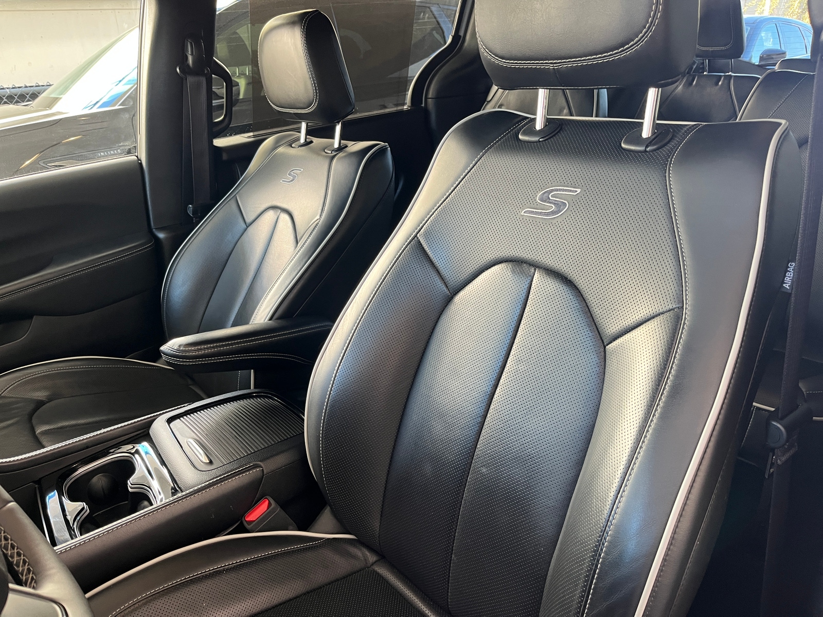 Thumbnail: 2025 Chrysler Pacifica - 2