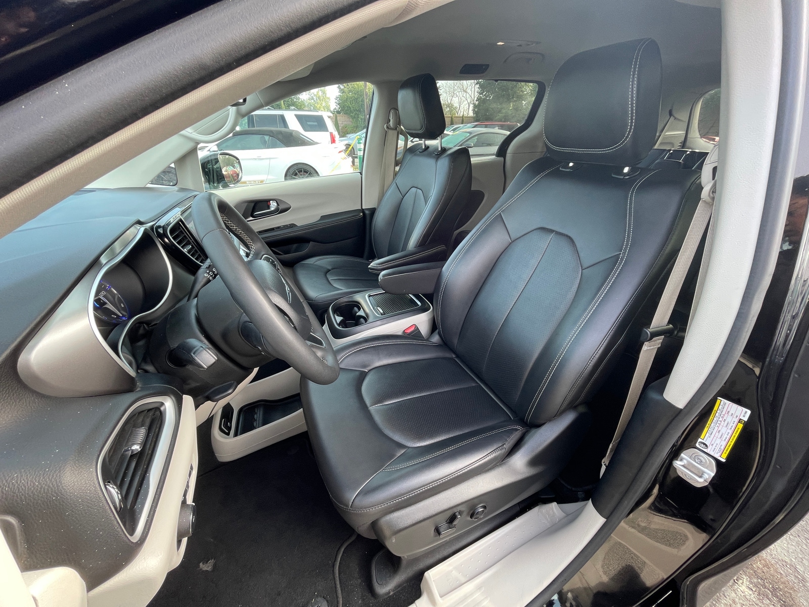 Thumbnail: 2024 Chrysler Pacifica - 2