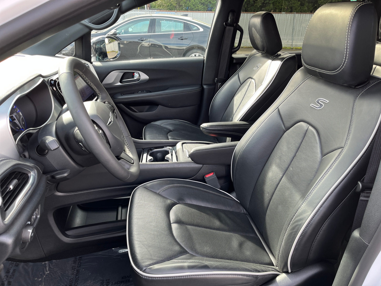 Thumbnail: 2025 Chrysler Pacifica - 2