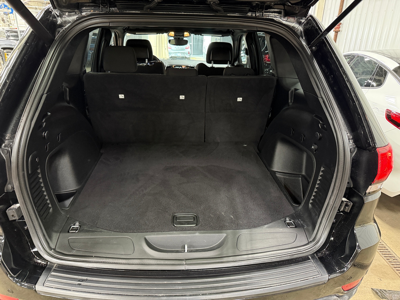 Thumbnail: 2021 Jeep Grand Cherokee - 7