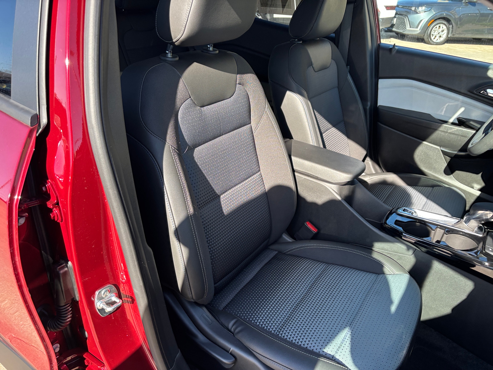 Thumbnail: 2025 Chevrolet Trax - 2