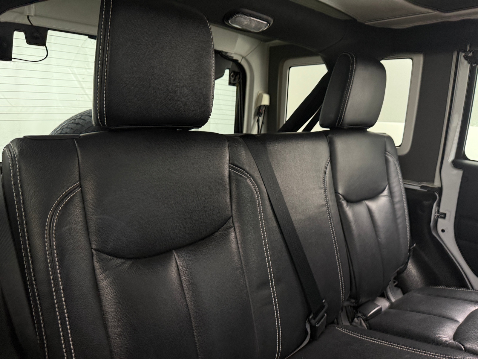 Thumbnail: 2017 Jeep Wrangler - 6