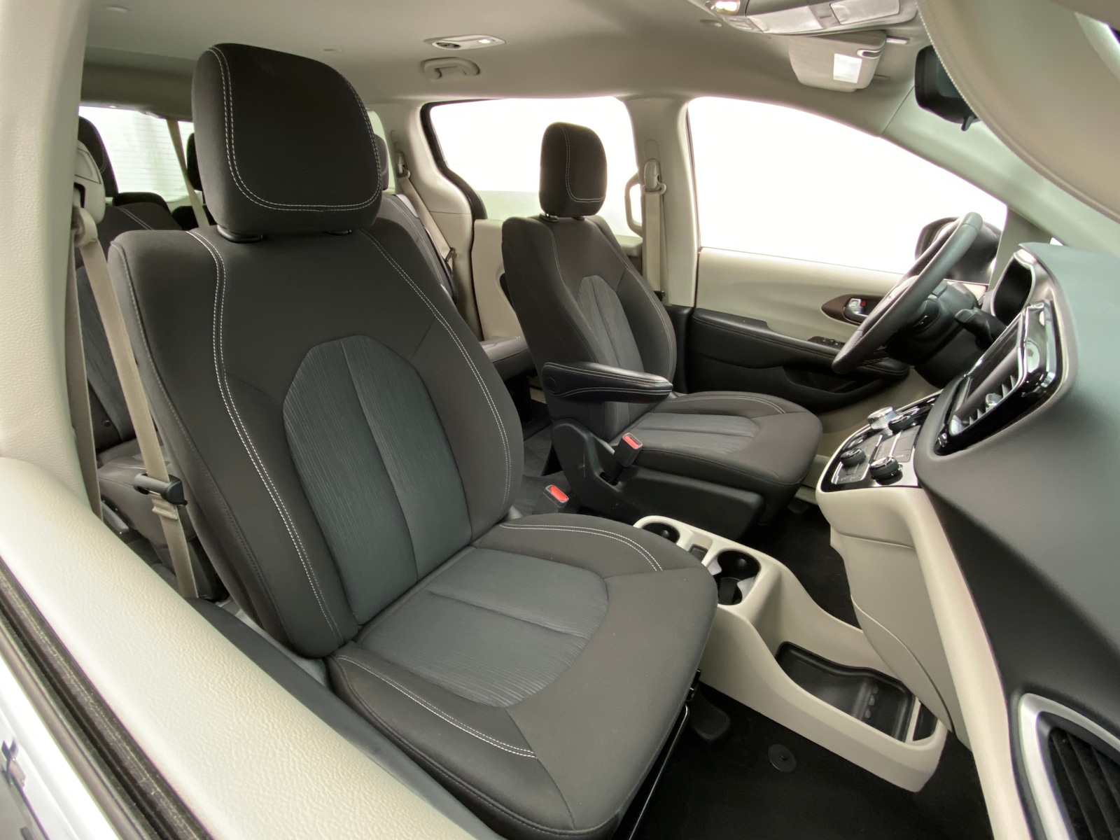 Thumbnail: 2024 Chrysler Voyager - 2