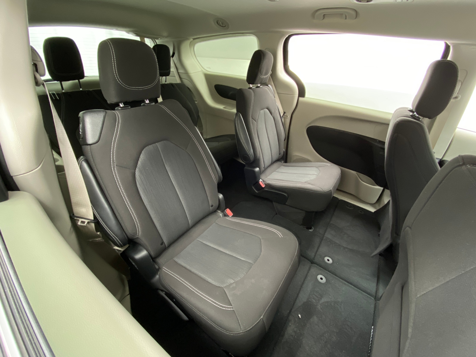 Thumbnail: 2024 Chrysler Voyager - 6