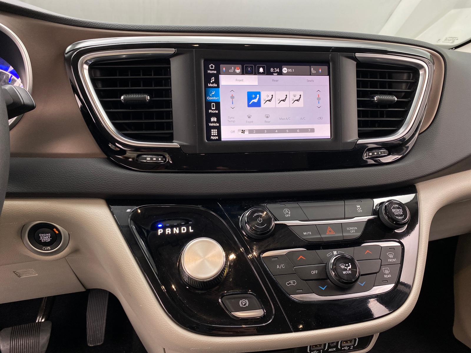 Thumbnail: 2024 Chrysler Voyager - 4