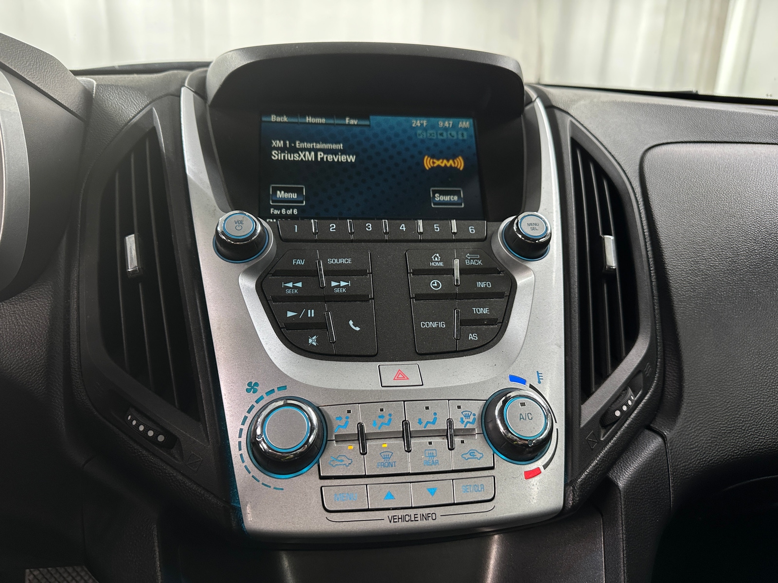 Thumbnail: 2017 Chevrolet Equinox - 4