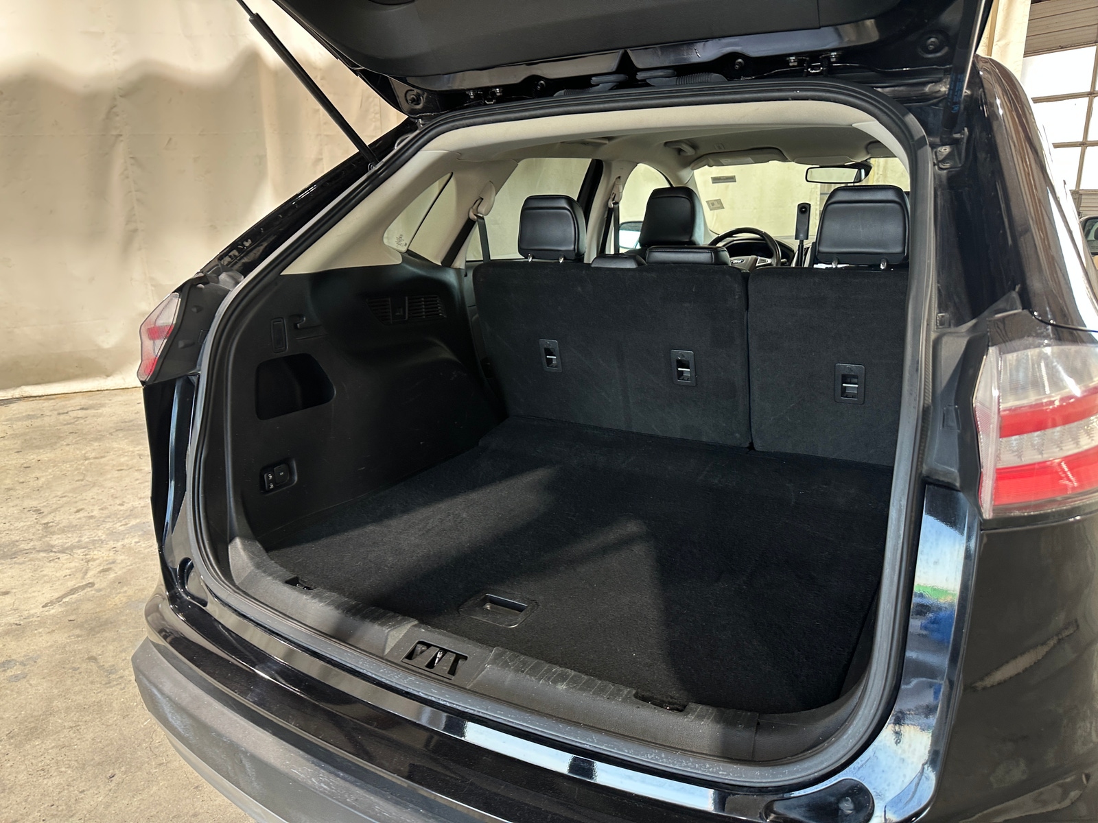 Thumbnail: 2023 Ford Edge - 6