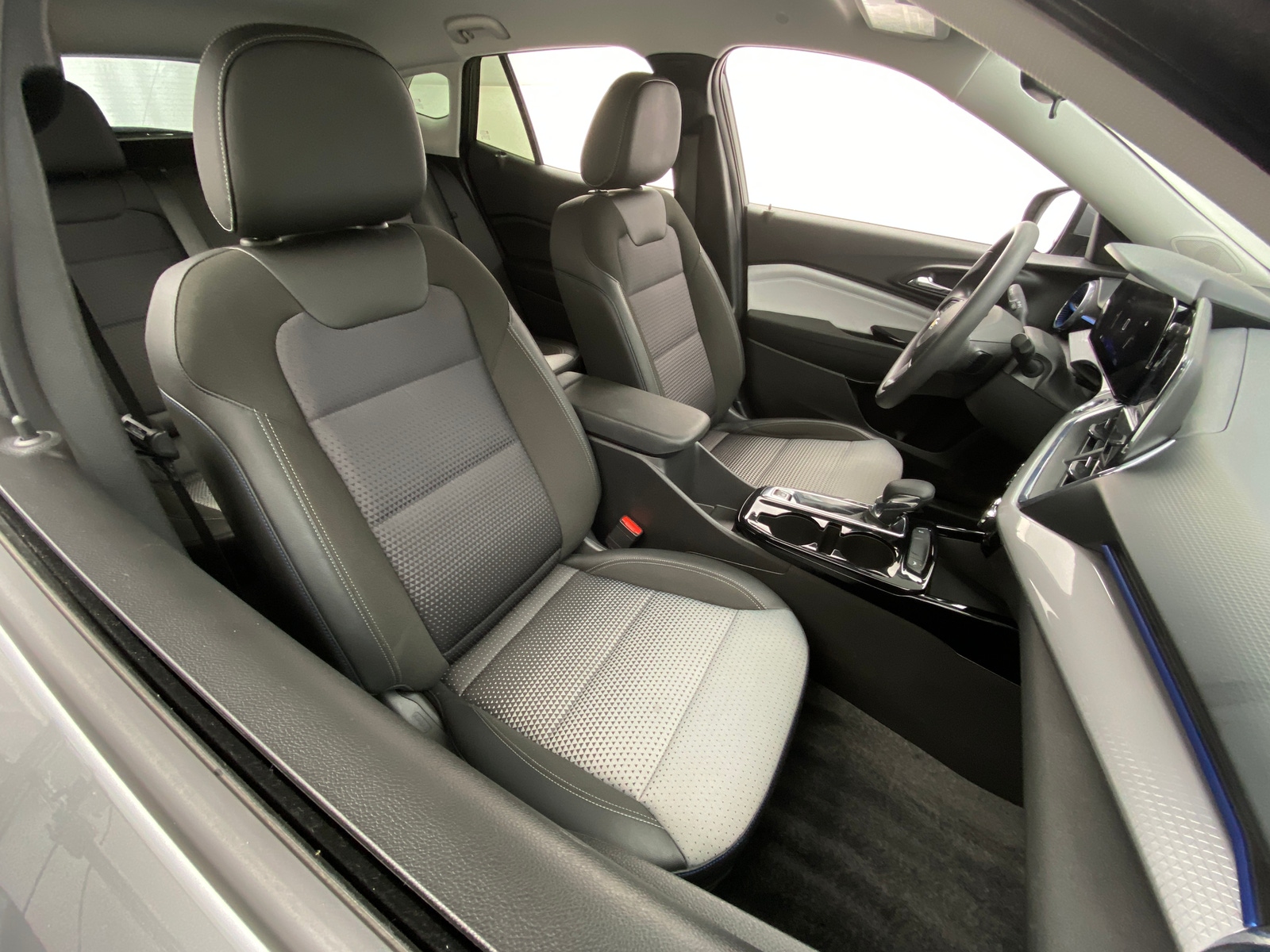 Thumbnail: 2025 Chevrolet Trax - 2