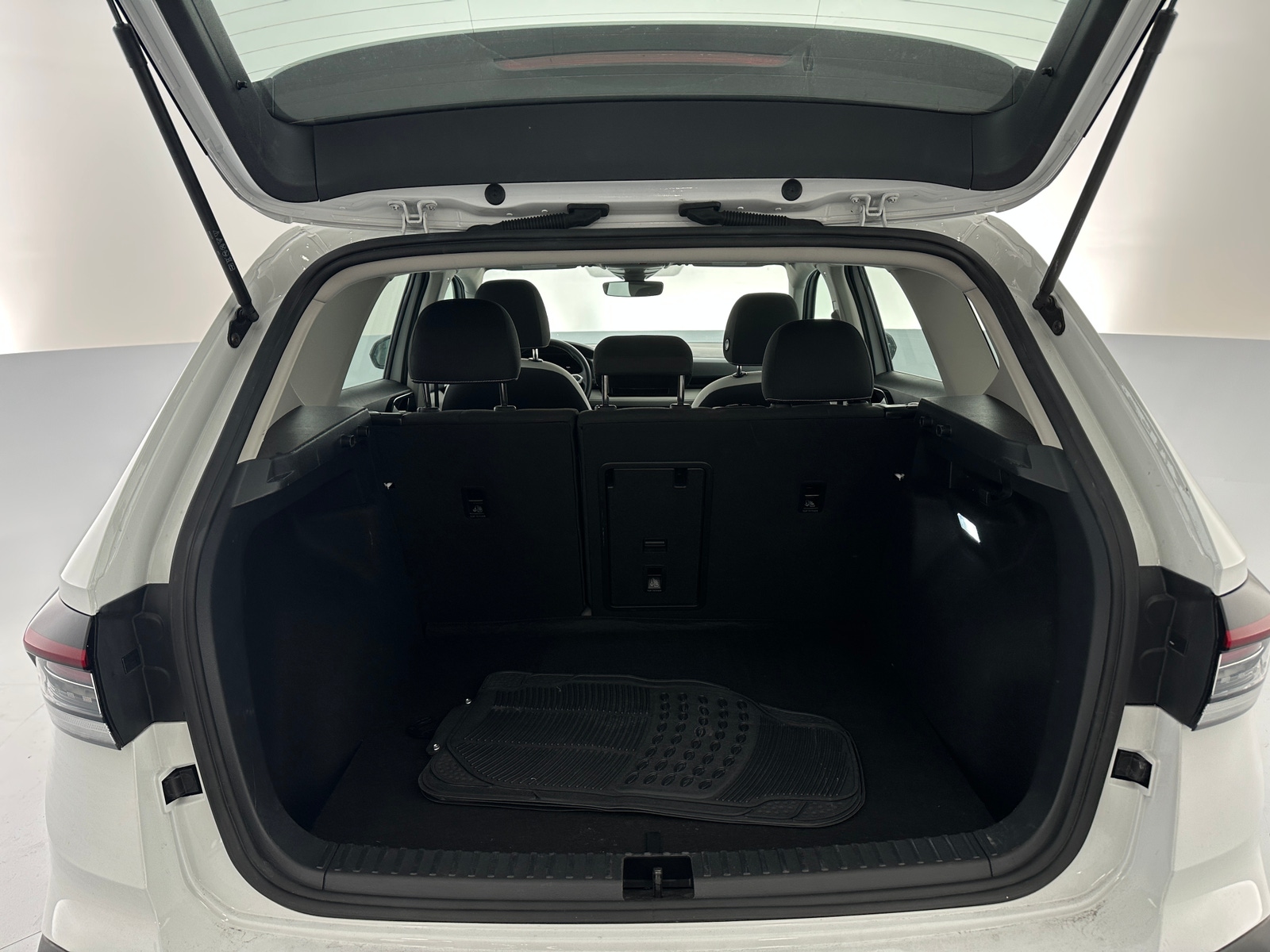 Thumbnail: 2025 Volkswagen Taos - 7