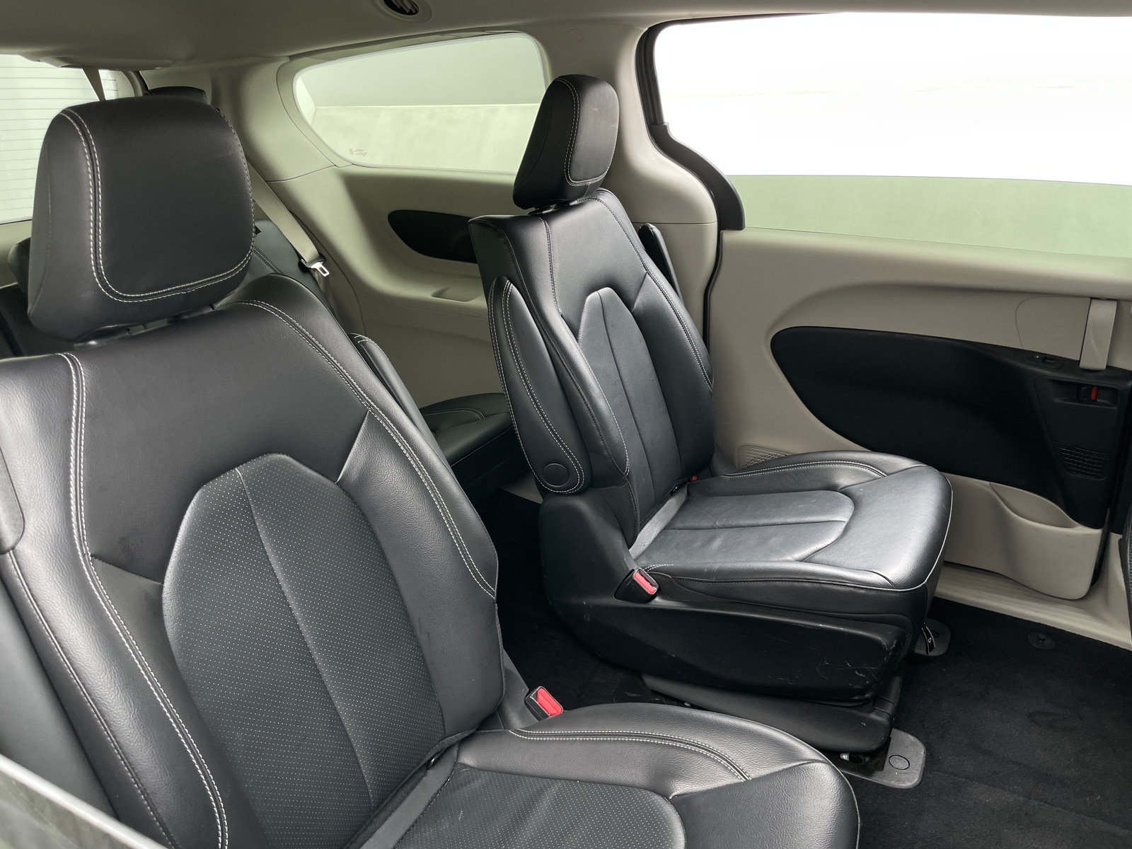 Thumbnail: 2022 Chrysler Pacifica - 5