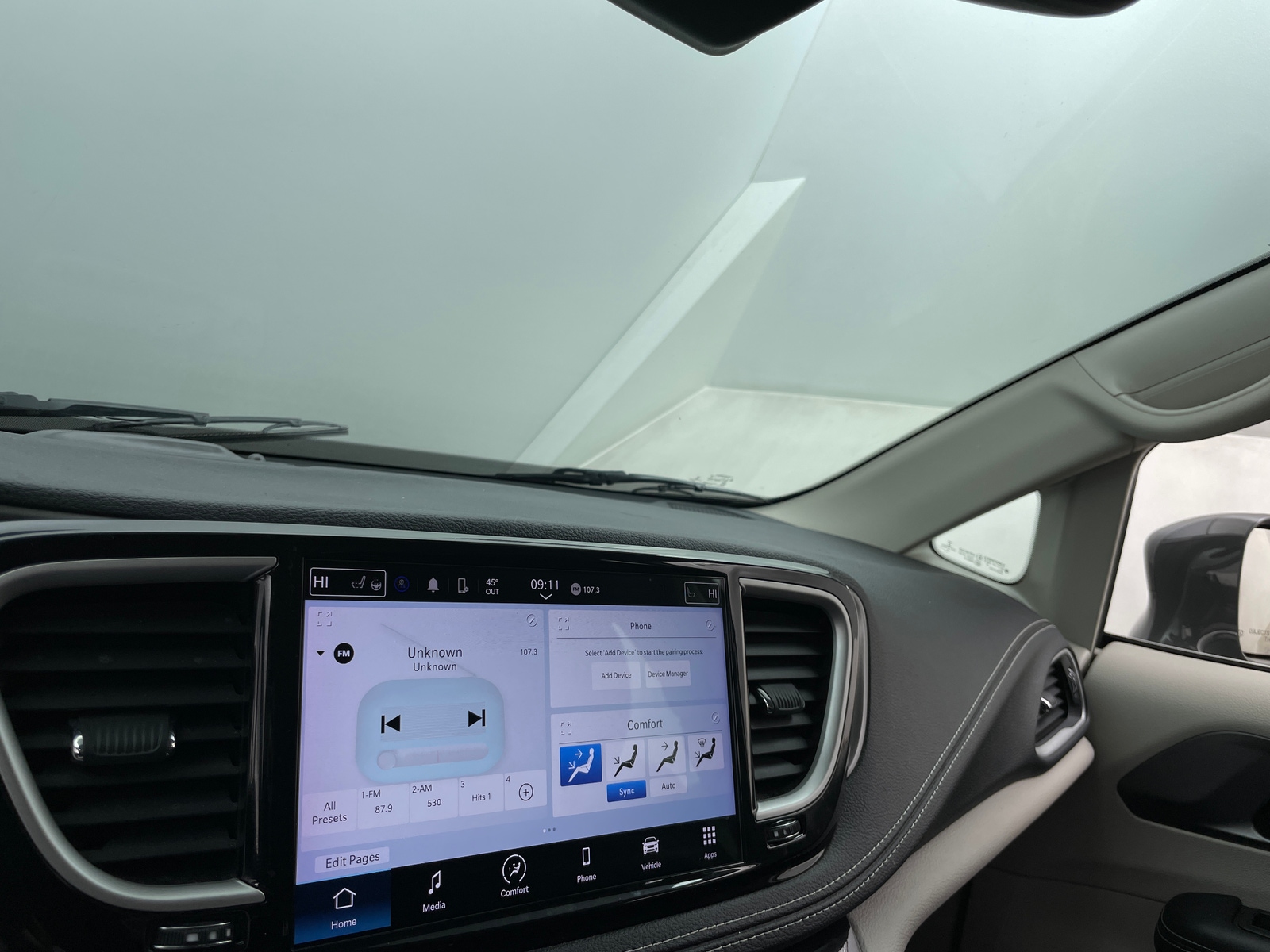 Thumbnail: 2022 Chrysler Pacifica - 3