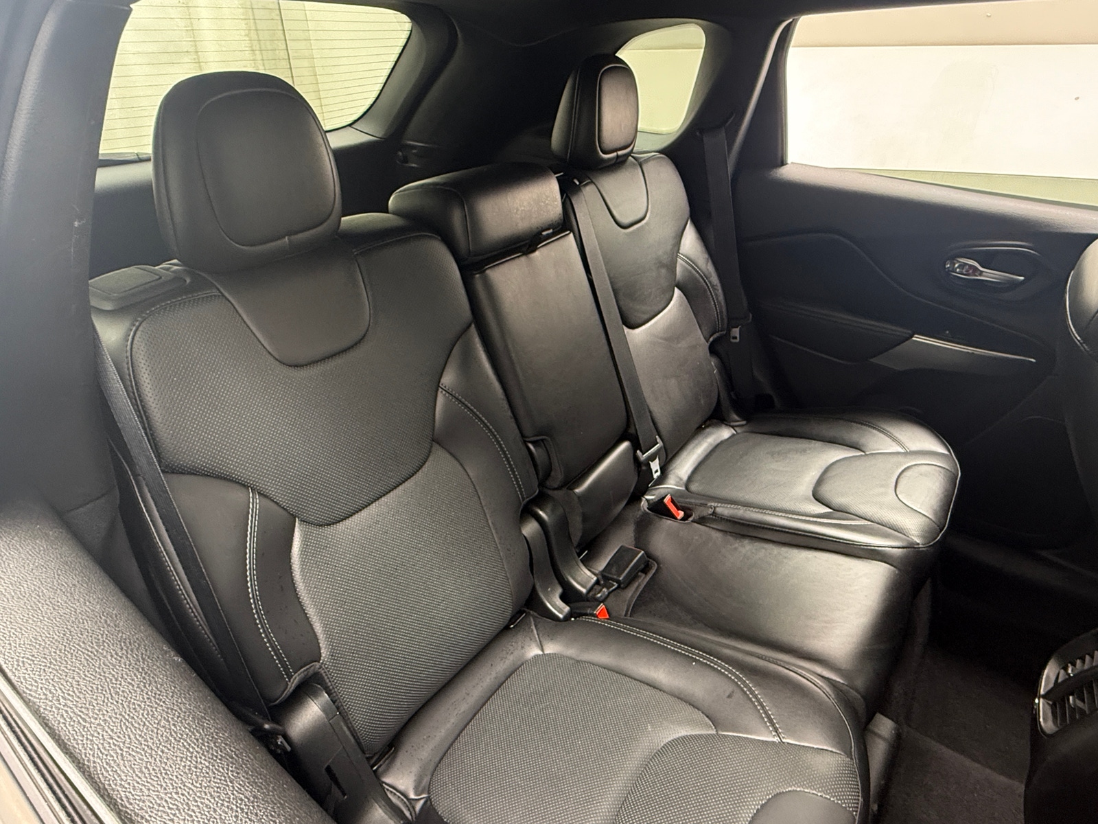 Thumbnail: 2019 Jeep Cherokee - 5