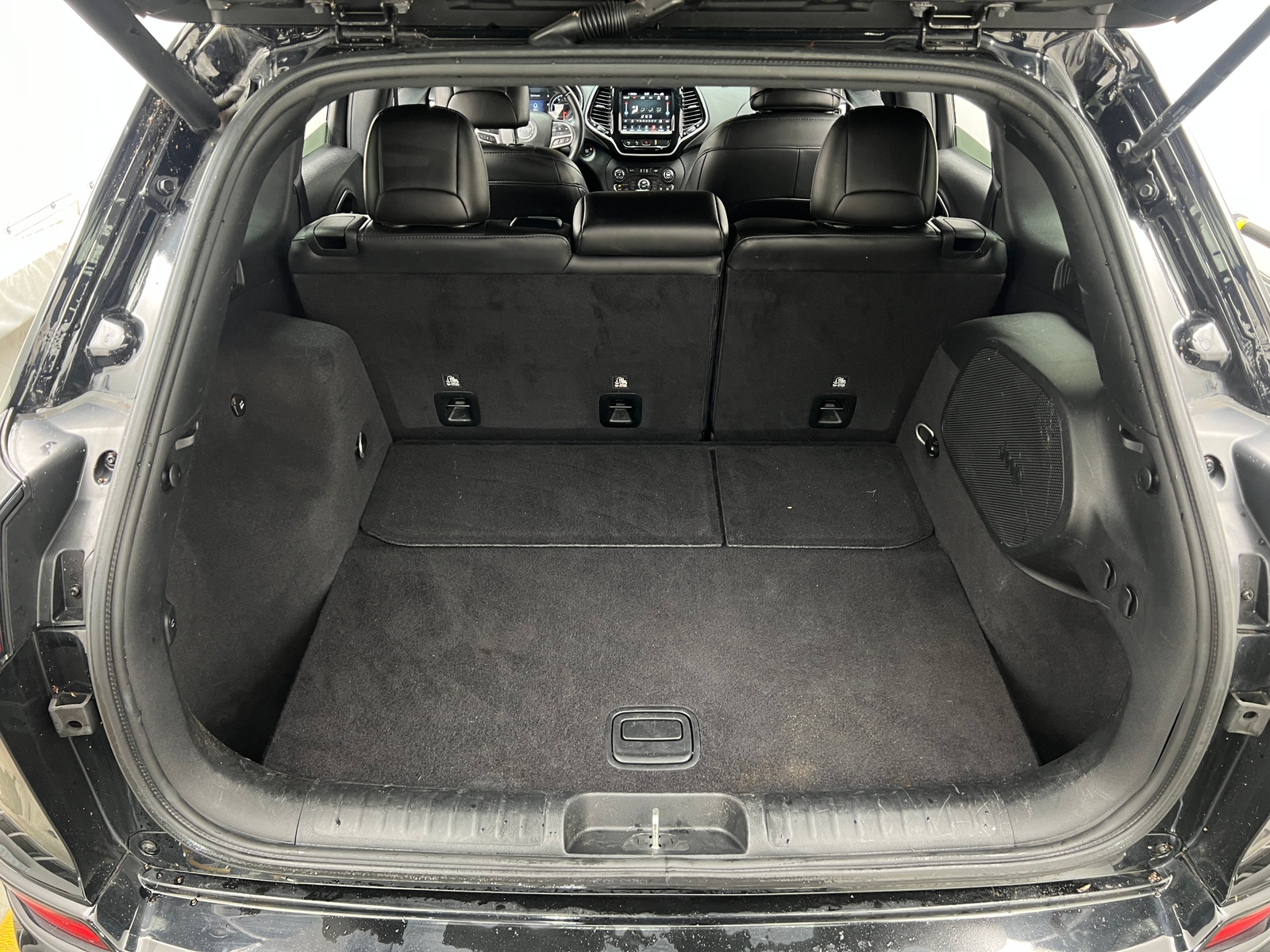 Thumbnail: 2019 Jeep Cherokee - 6