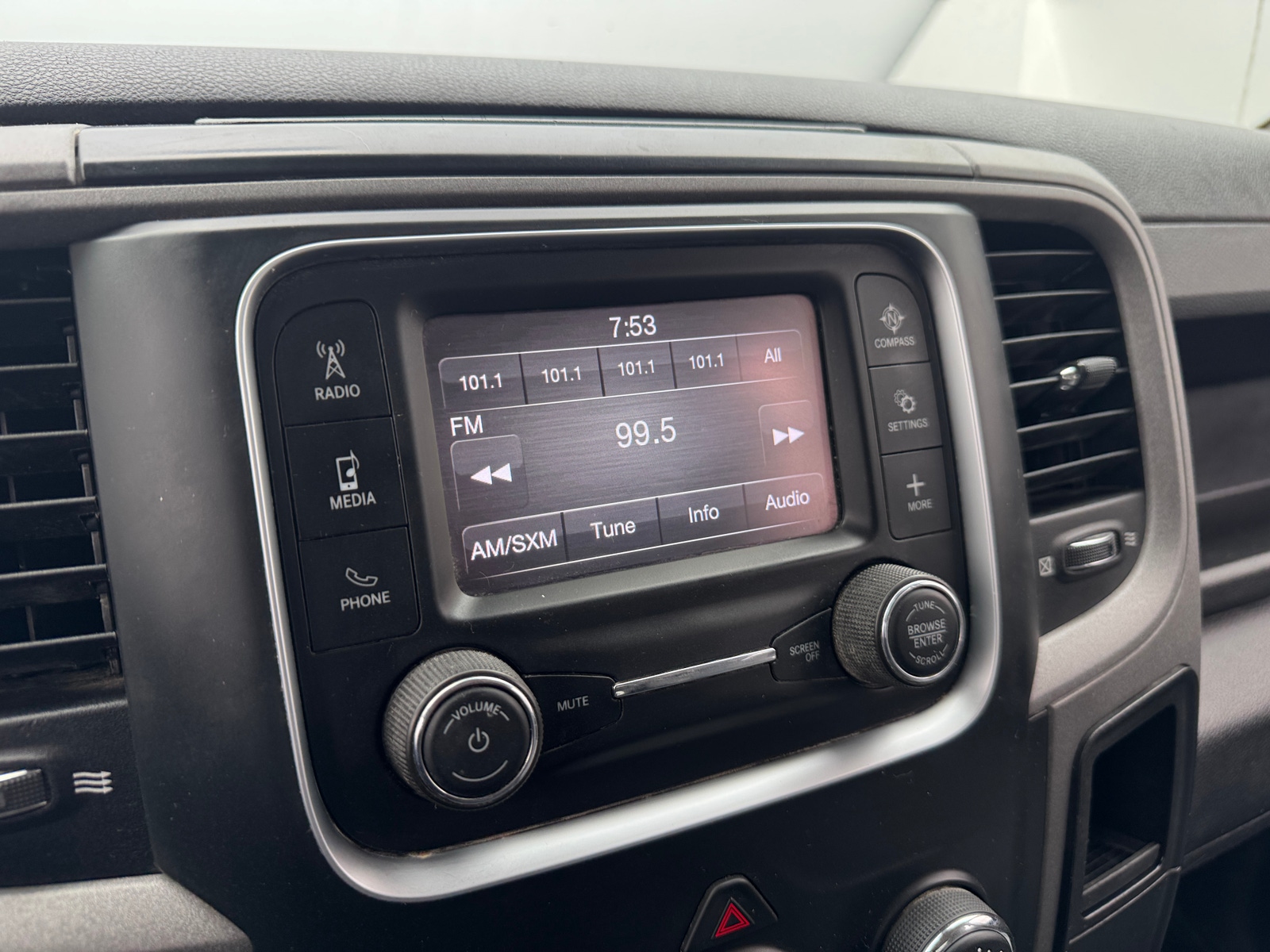 Thumbnail: 2022 RAM 1500 Classic - 4