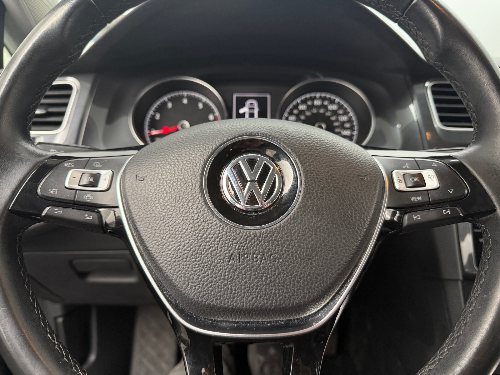 Thumbnail: 2019 Volkswagen Golf - 4