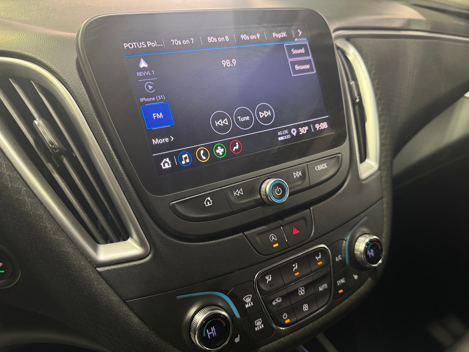 Thumbnail: 2024 Chevrolet Malibu - 4