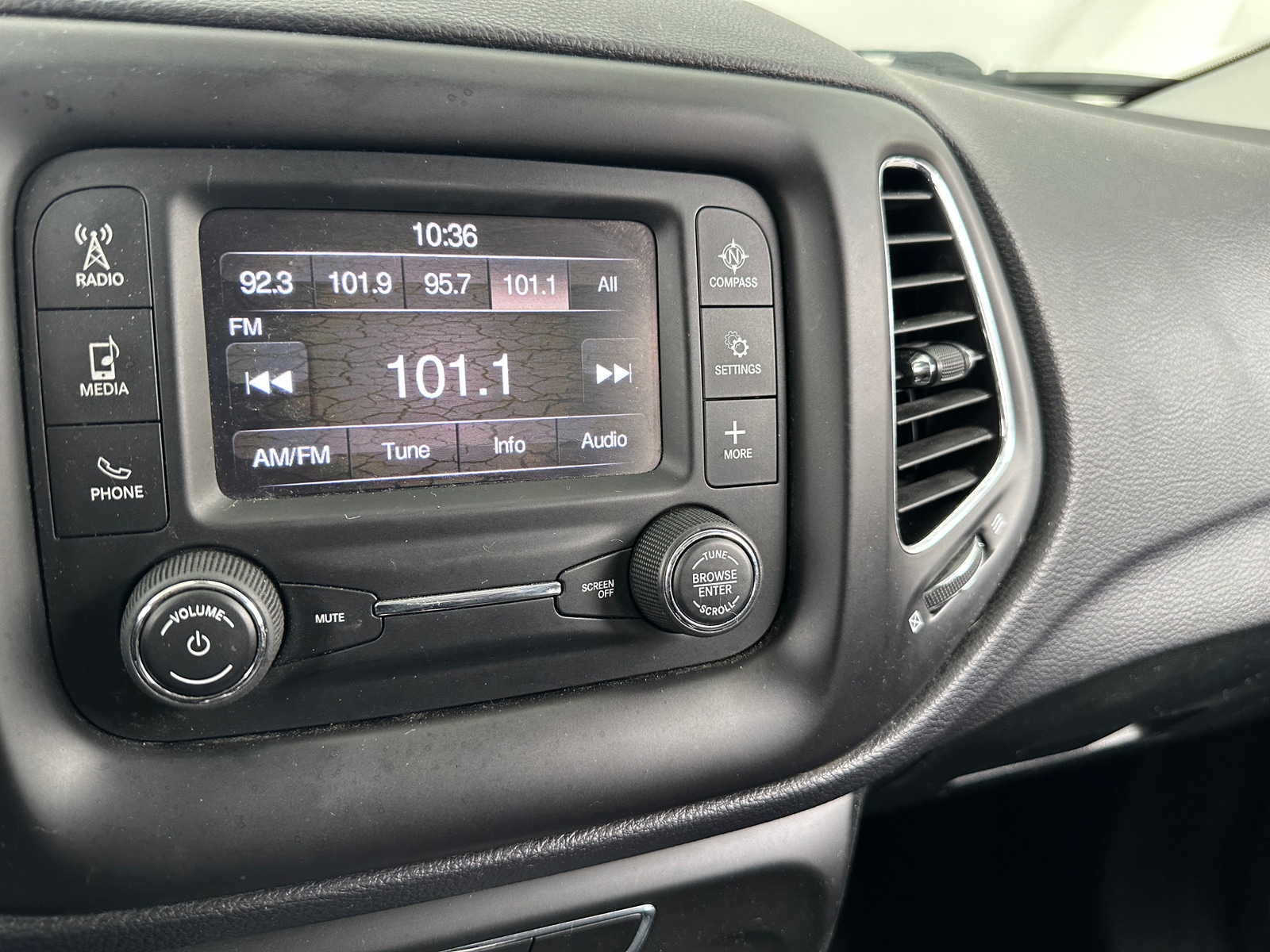 Thumbnail: 2018 Jeep Compass - 4