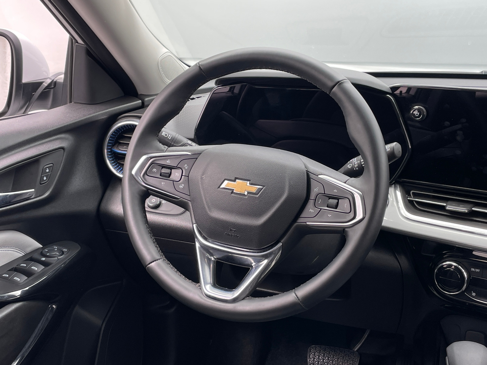 Thumbnail: 2025 Chevrolet Trax - 5