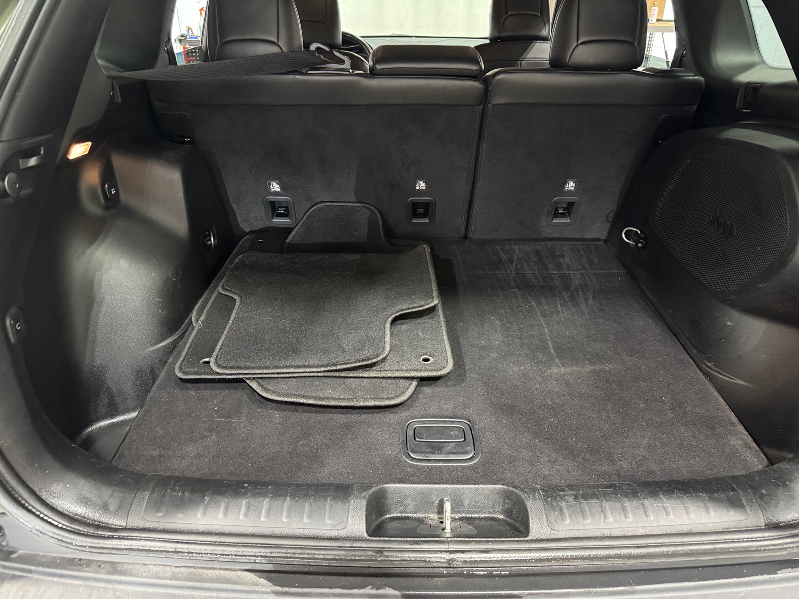 Thumbnail: 2020 Jeep Cherokee - 6