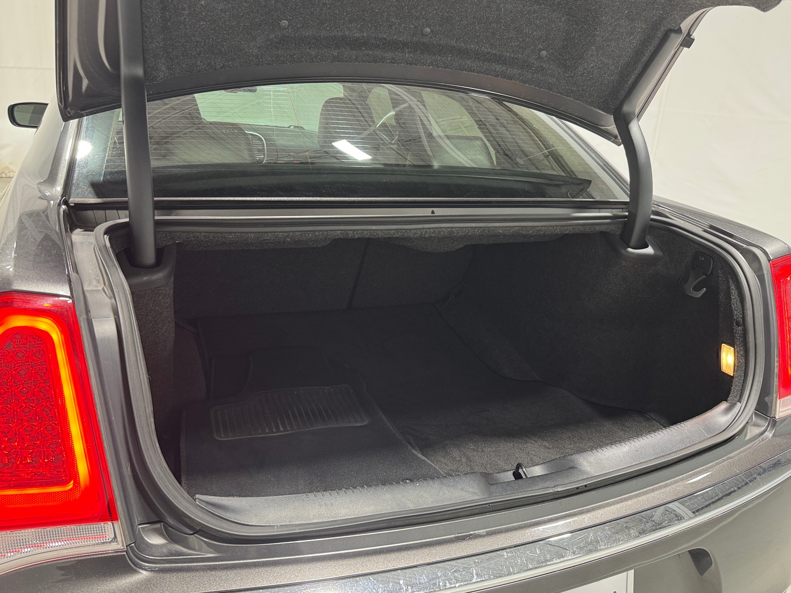 Thumbnail: 2019 Chrysler 300 - 6