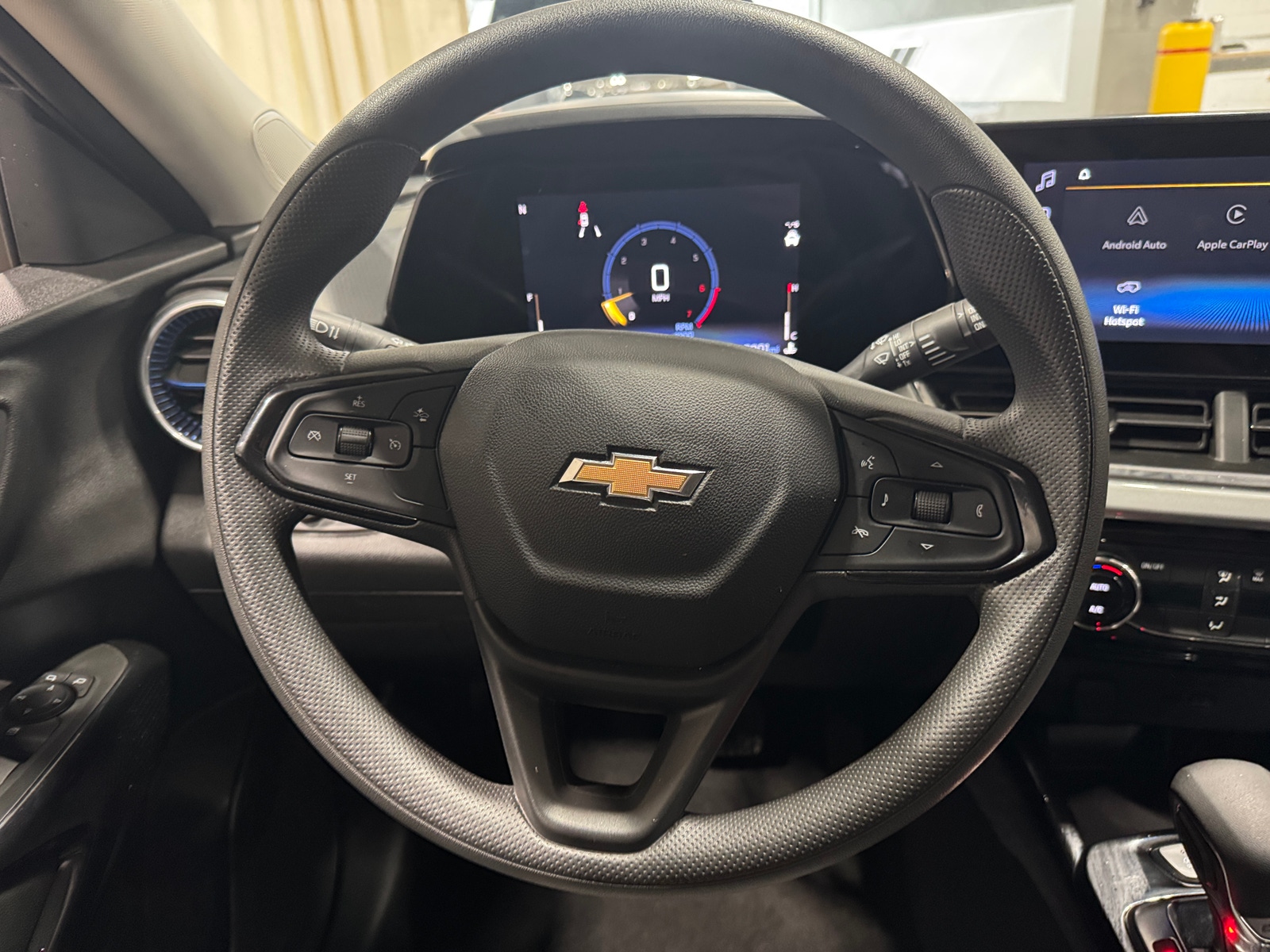 Thumbnail: 2025 Chevrolet Trax - 5