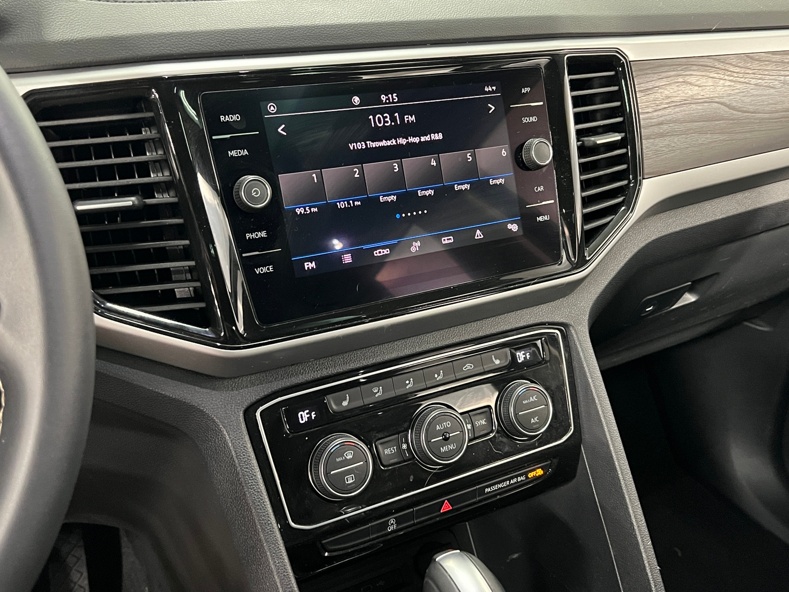 Thumbnail: 2022 Volkswagen Atlas - 3