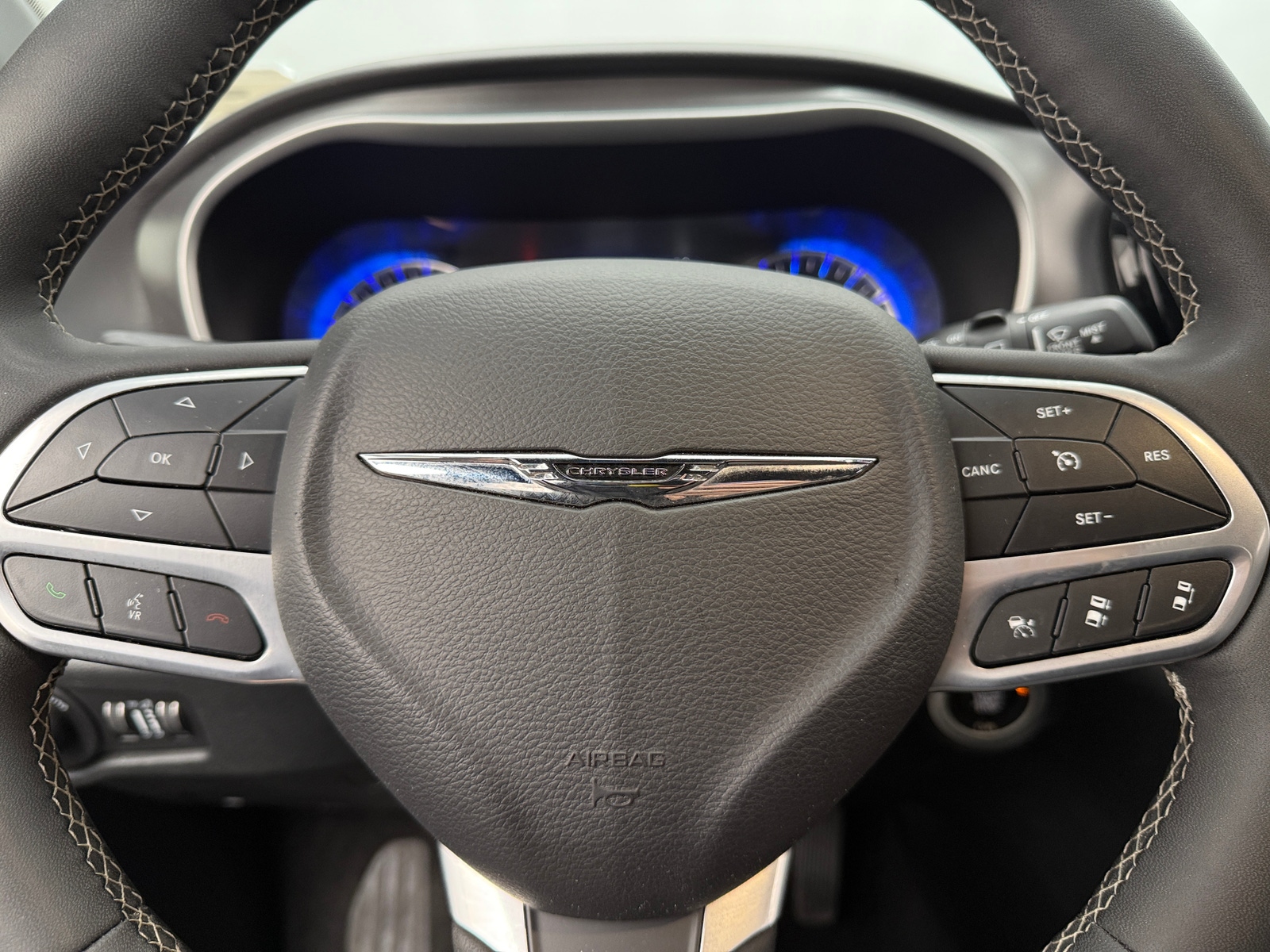 Thumbnail: 2025 Chrysler Pacifica - 4