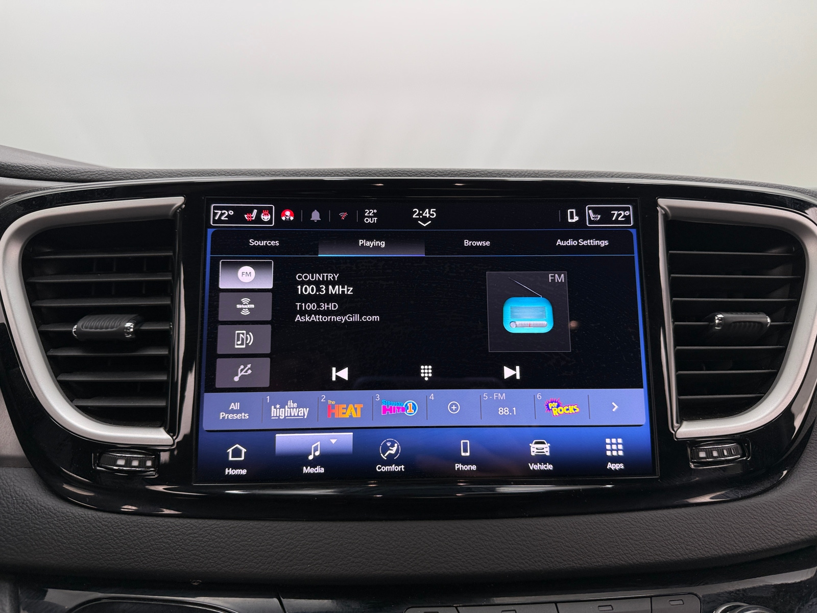 Thumbnail: 2025 Chrysler Pacifica - 3