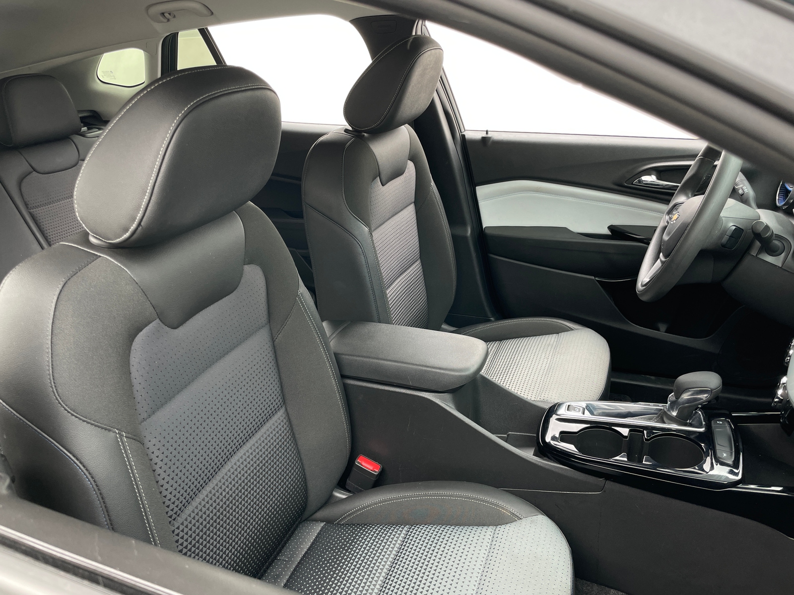 Thumbnail: 2025 Chevrolet Trax - 2