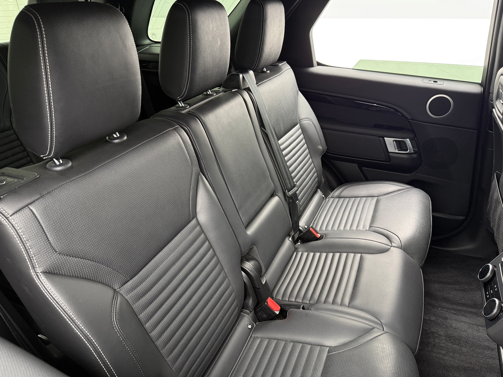 Thumbnail: 2023 Land Rover Discovery - 5