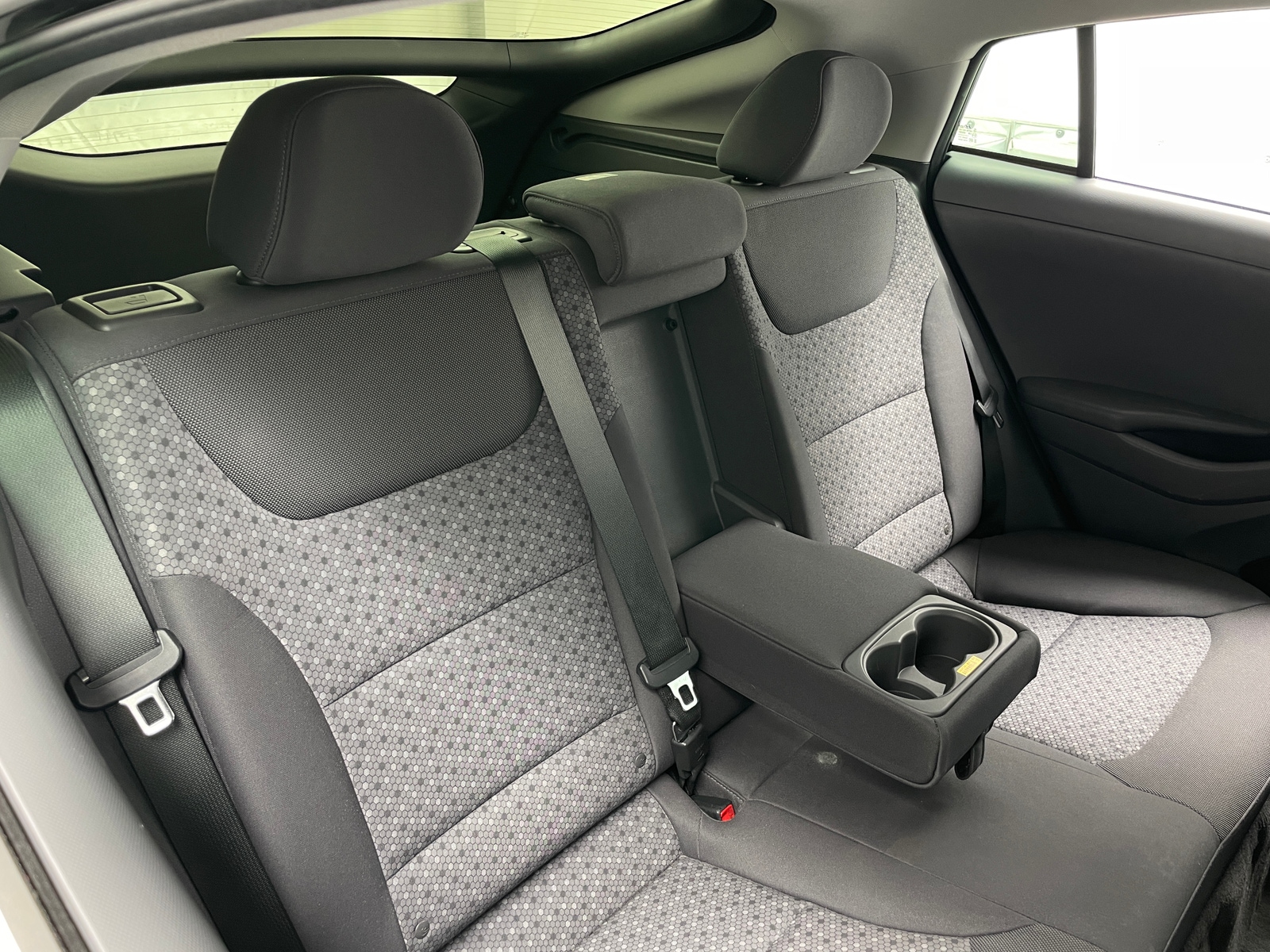 Thumbnail: 2018 Hyundai Ioniq - 6