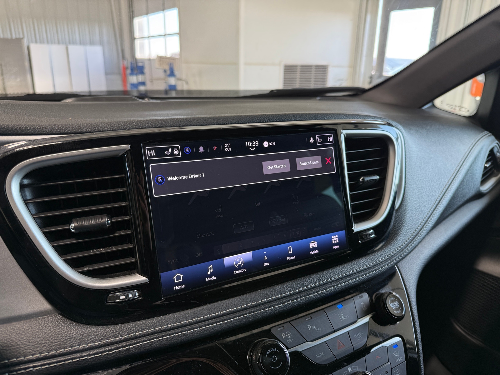 Thumbnail: 2024 Chrysler Pacifica - 3