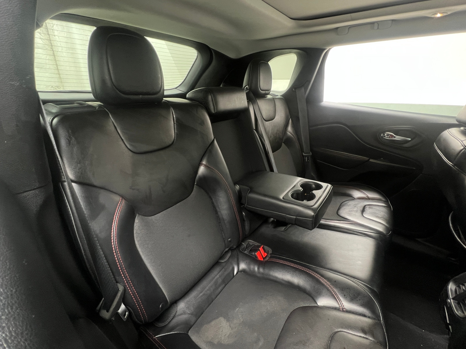 Thumbnail: 2019 Jeep Cherokee - 6