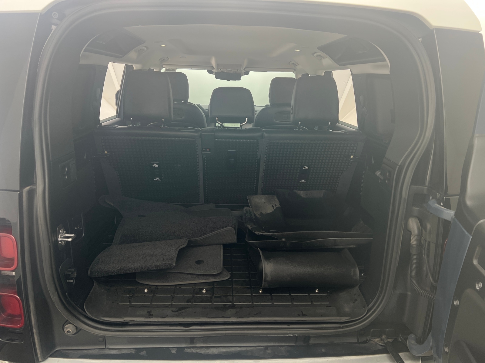 Thumbnail: 2021 Land Rover Defender - 6