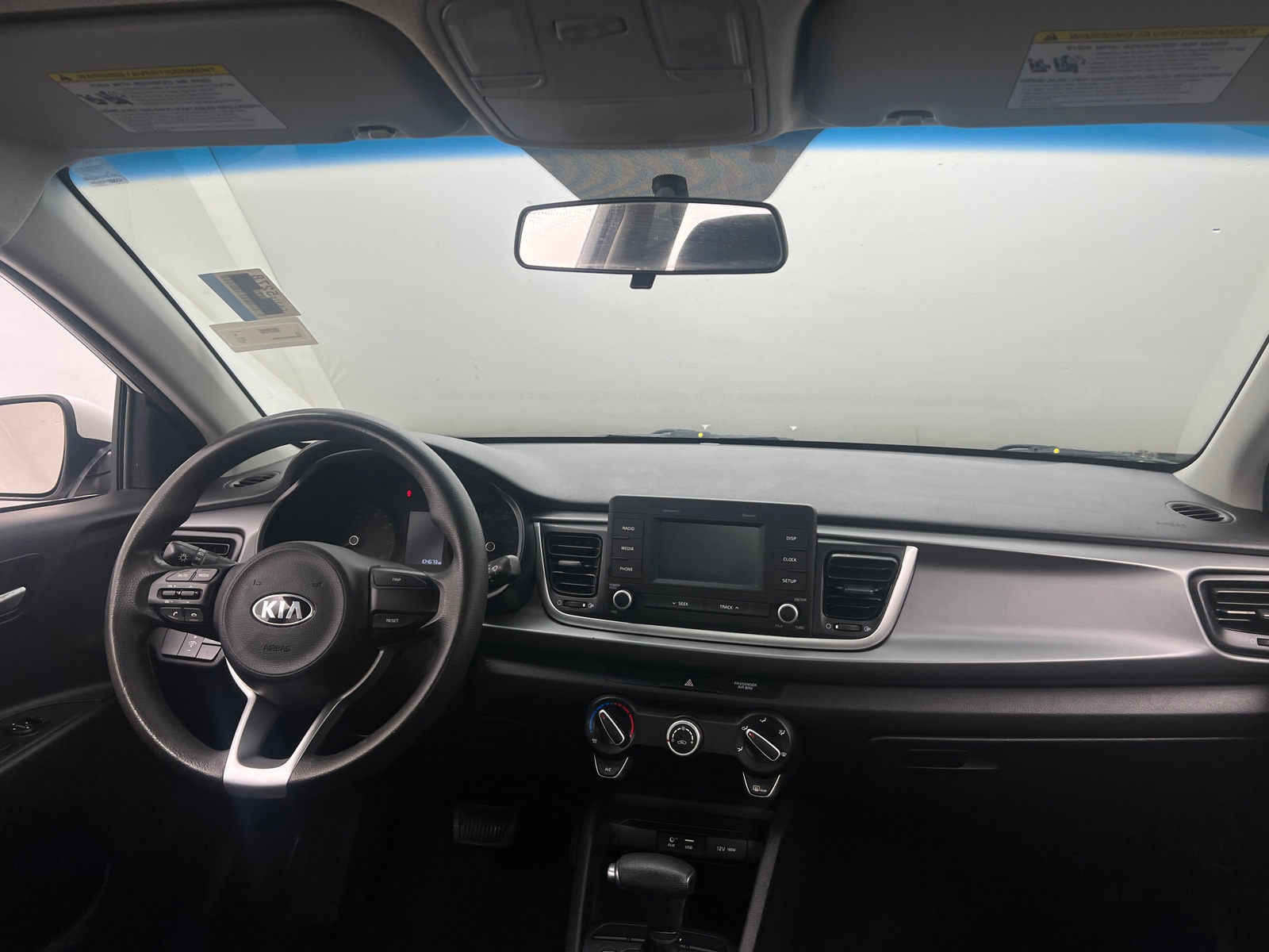 Thumbnail: 2019 Kia Rio - 3