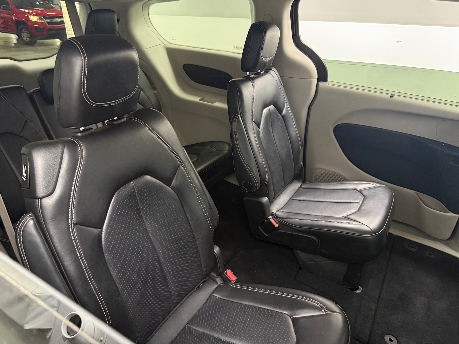 Thumbnail: 2023 Chrysler Pacifica - 5