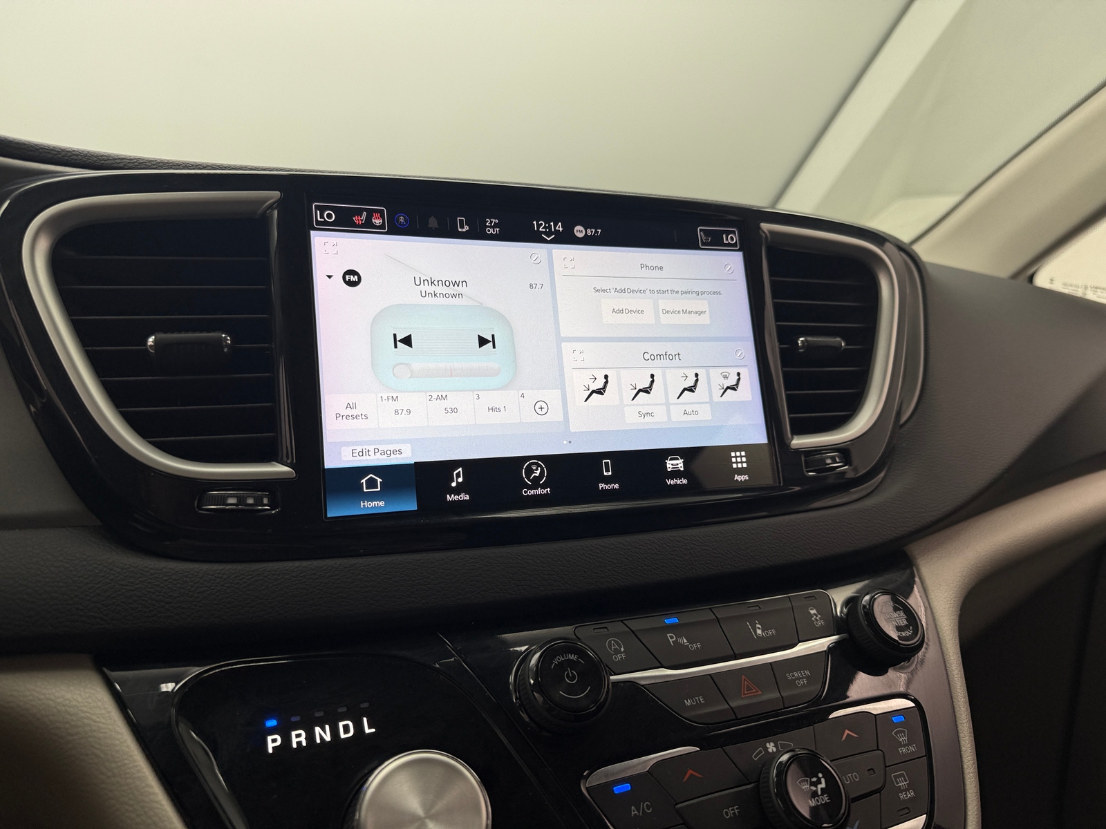 Thumbnail: 2023 Chrysler Pacifica - 3