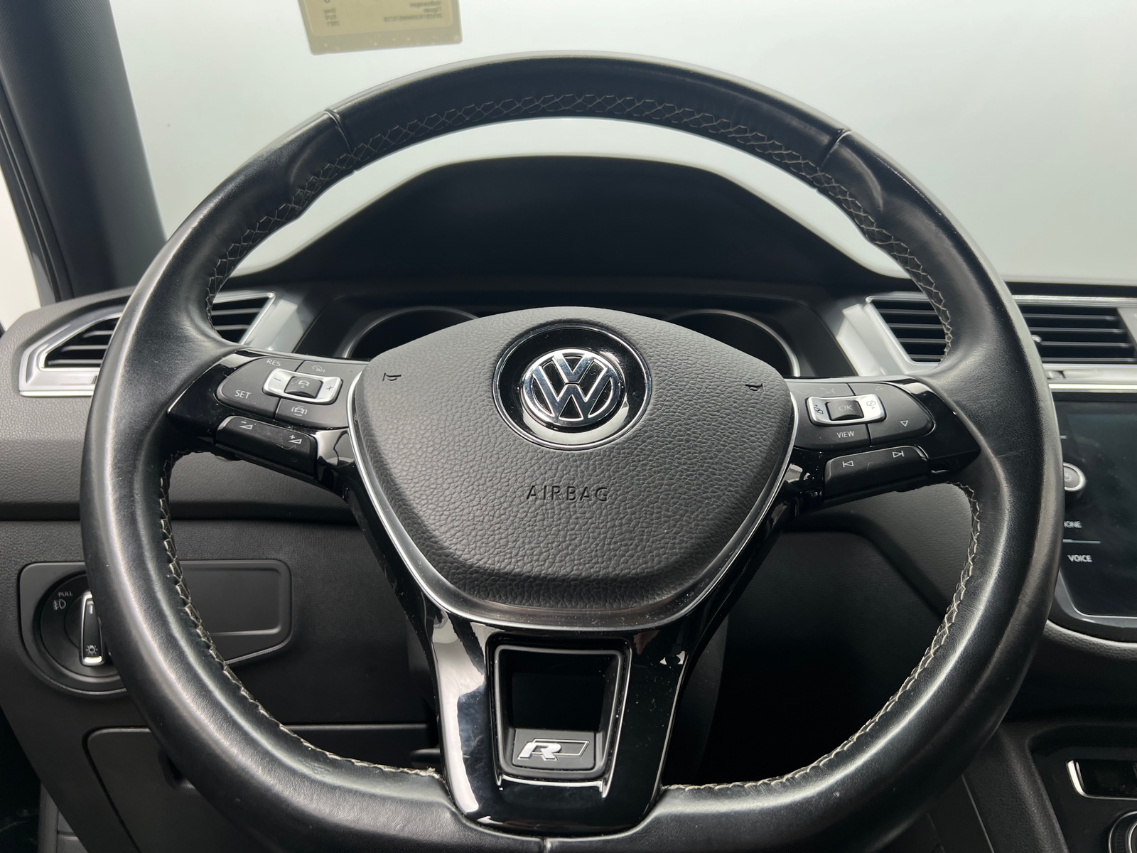 Thumbnail: 2021 Volkswagen Tiguan - 4