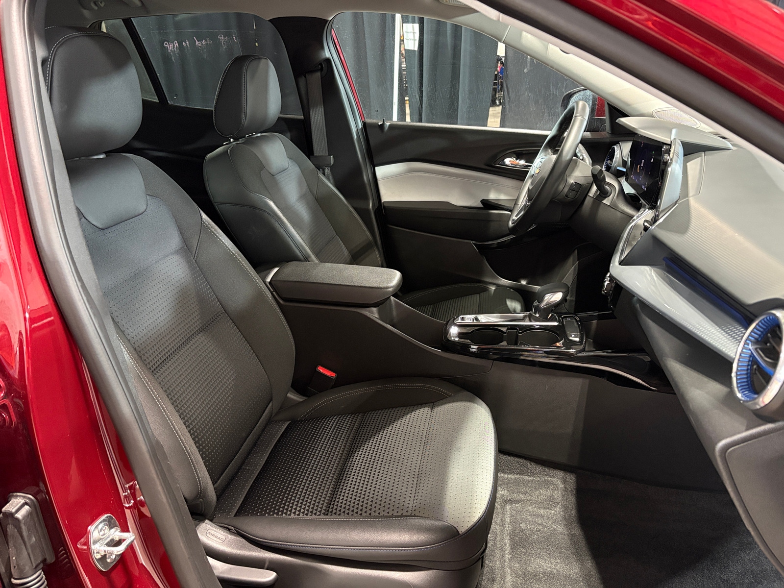 Thumbnail: 2025 Chevrolet Trax - 2