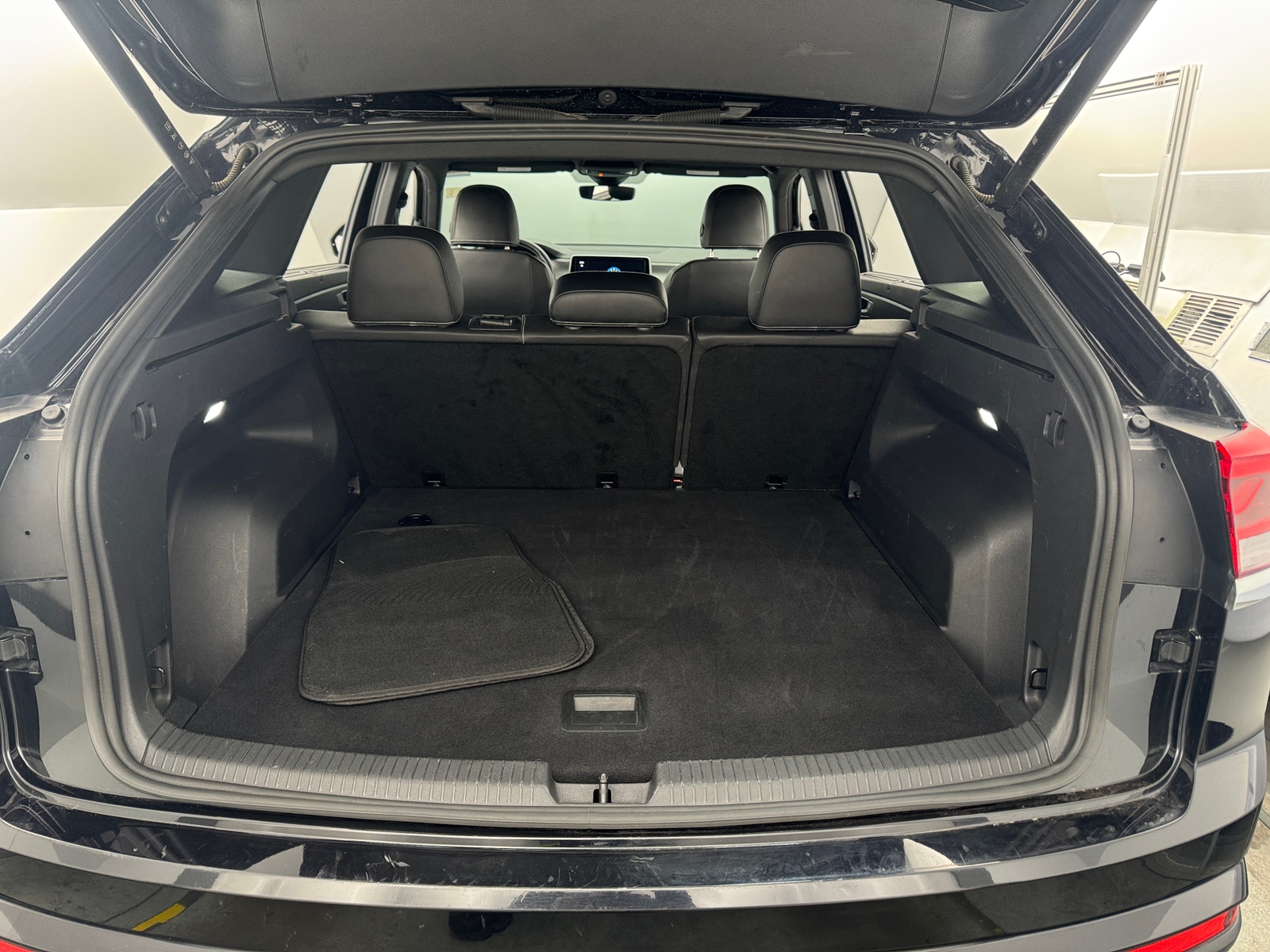 Thumbnail: 2025 Volkswagen Atlas - 6