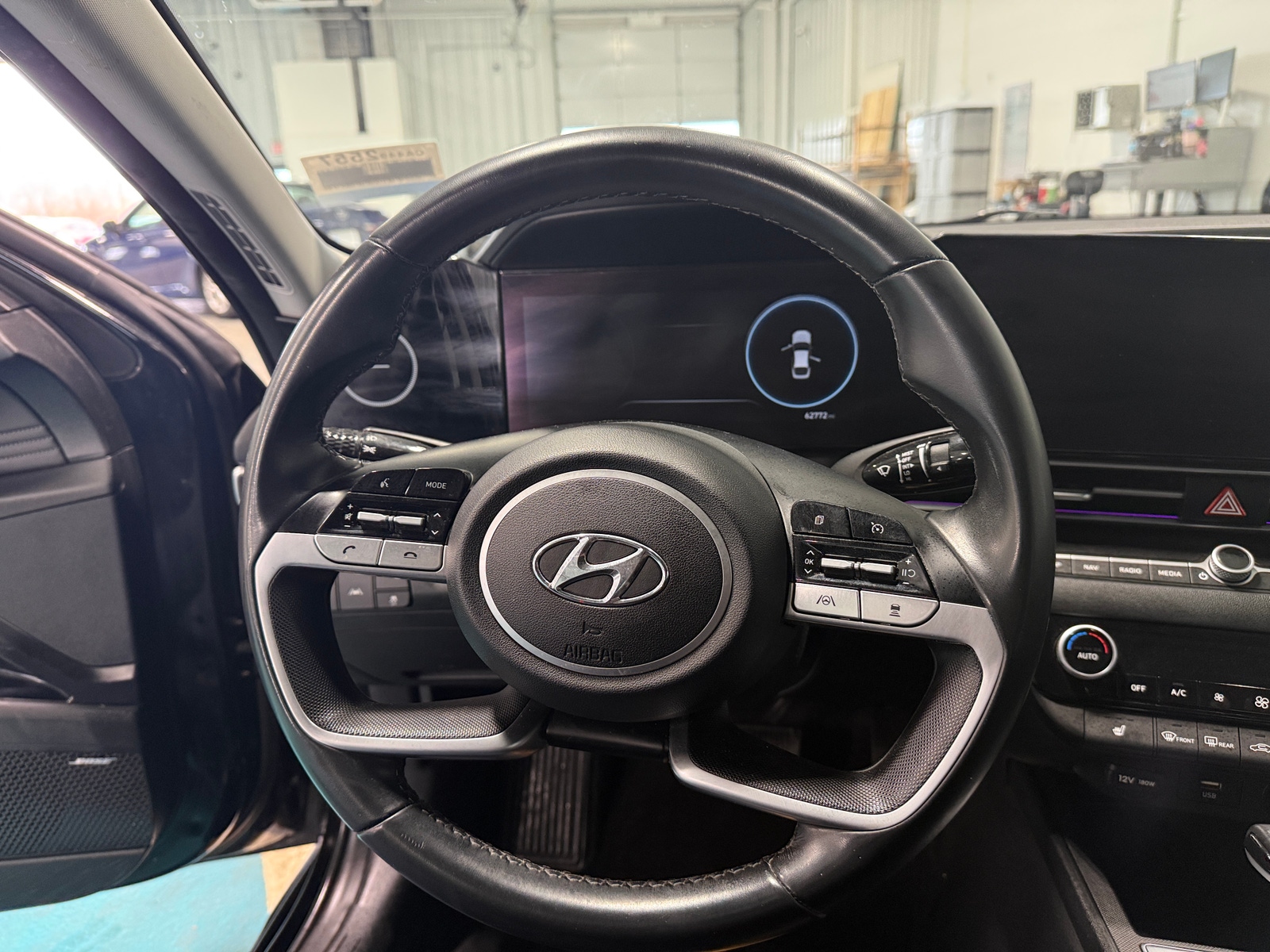 Thumbnail: 2023 Hyundai Elantra - 4