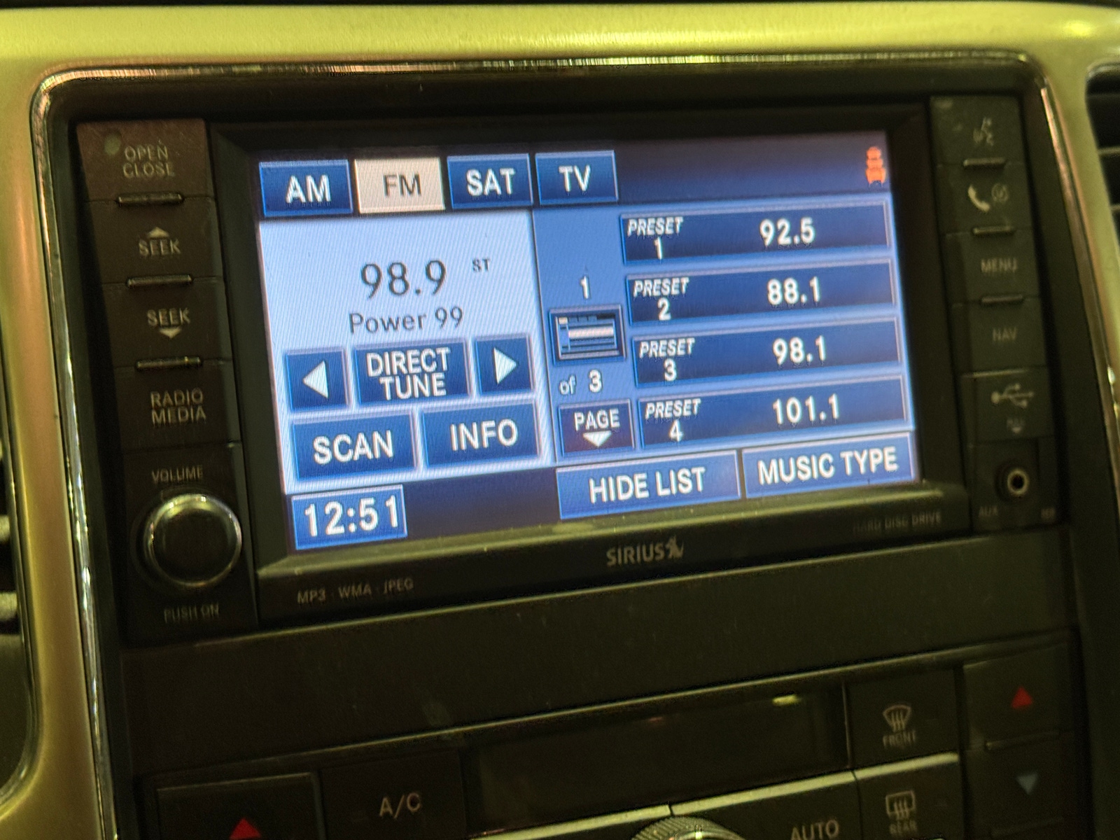 Thumbnail: 2011 Jeep Grand Cherokee - 3