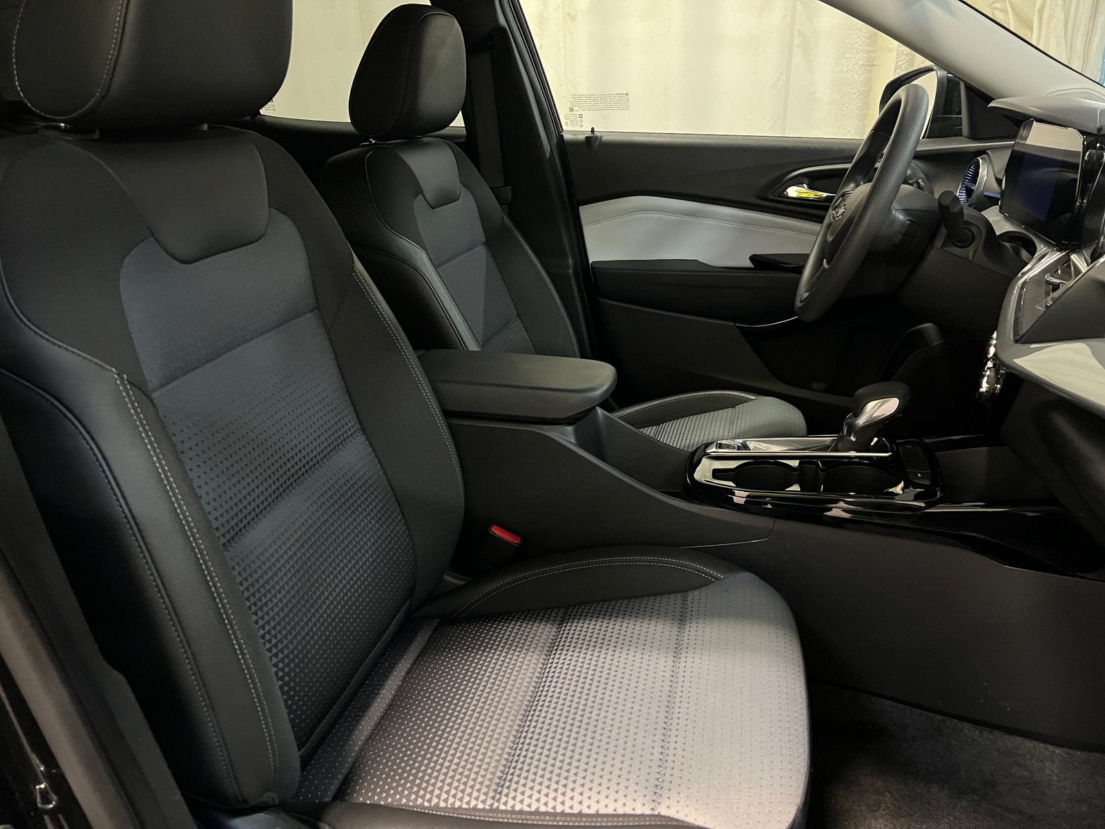 Thumbnail: 2025 Chevrolet Trax - 2